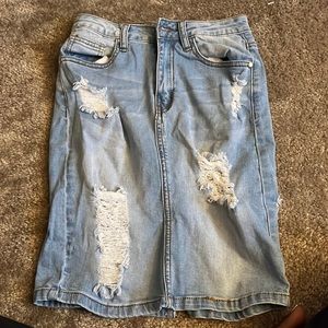 Light jean distressed skirt